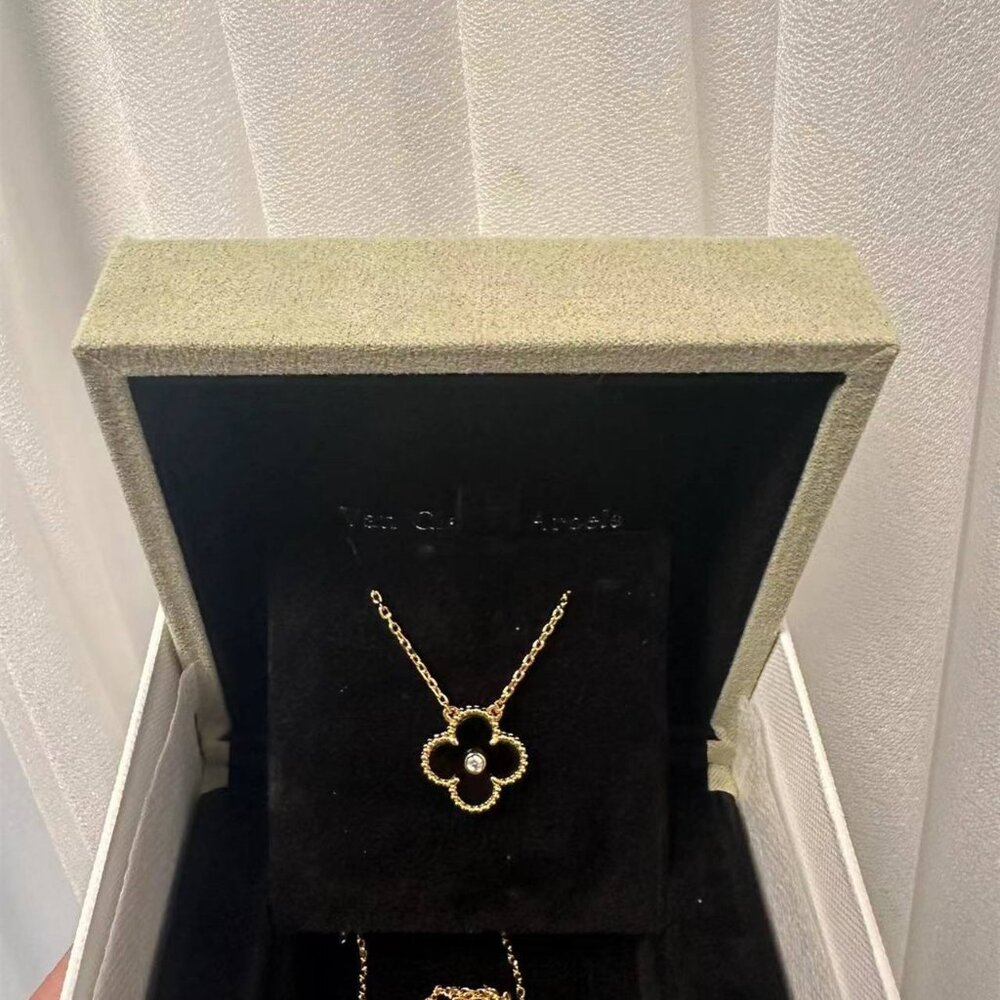 💎Van Cleef & Arpels 18k gold black necklace